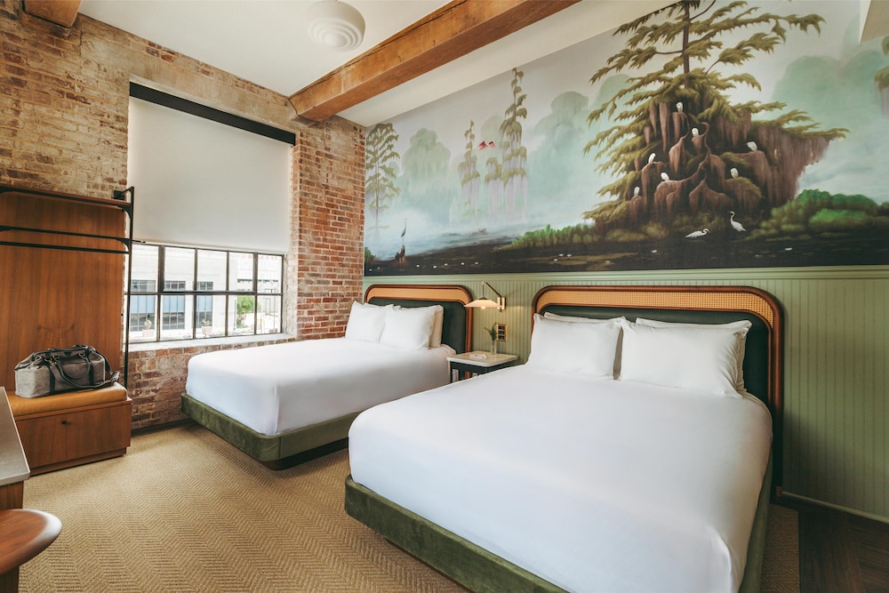Room, 2 Queen Beds, Accessible (Mobility & Hearing, Roll-In Shower)