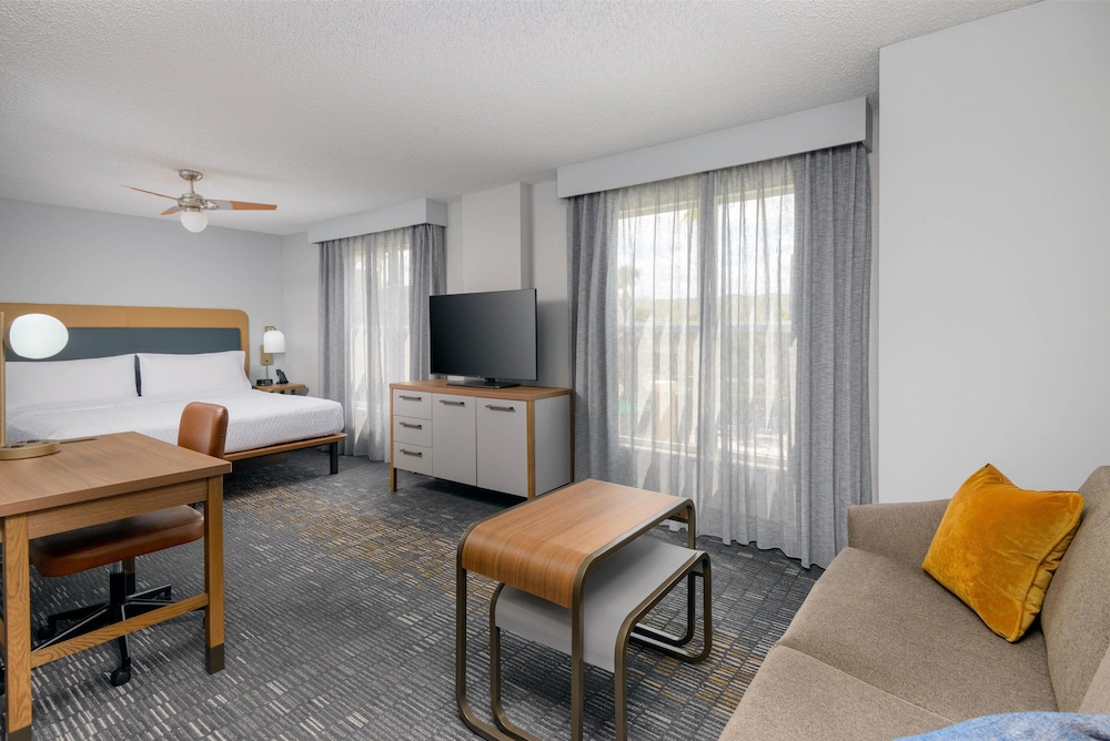 Studio, 1 King Bed, Accessible, Bathtub (Mobility & Hearing, Non Smoking)