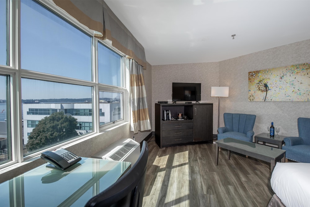 Premium Room, 1 King Bed photo 2