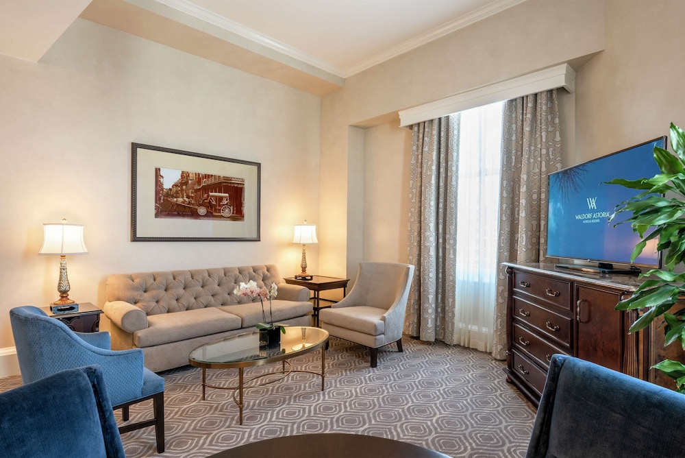 Standard Room, 1 King Bed thumbnail 5