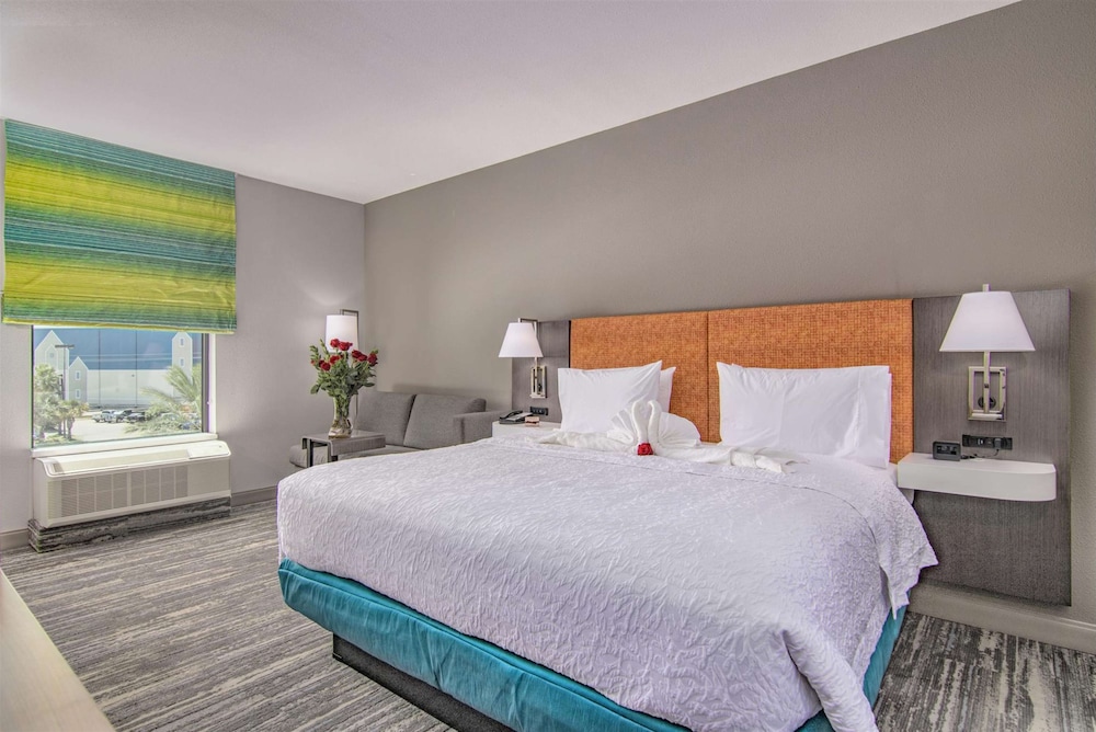 Standard Room, 1 King Bed, Non Smoking - Photo 1
