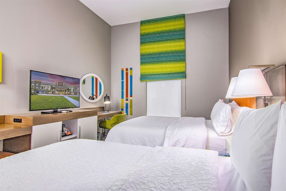 Room, 2 Queen Beds, Accessible, Non Smoking - Photo 1