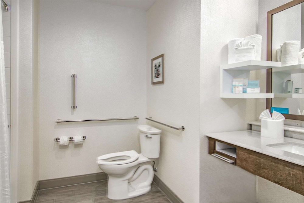 Room, 2 Queen Beds, Accessible, Non Smoking - Photo 3