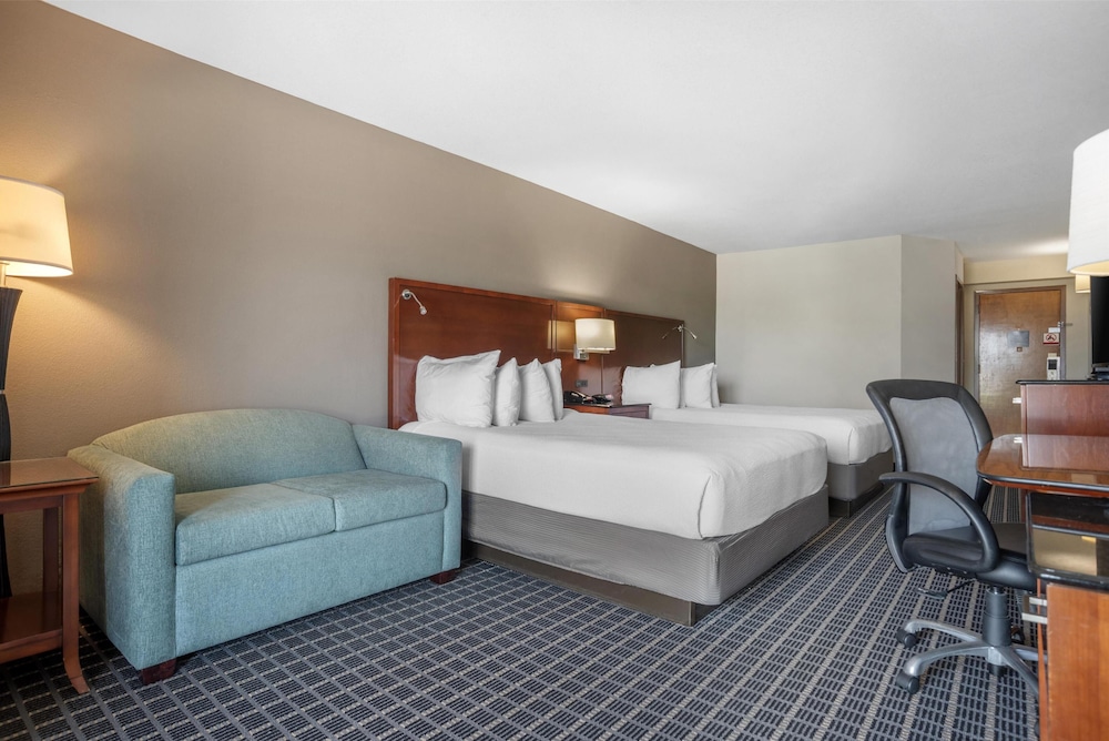 Standard Room, 2 Queen Beds, Non Smoking, Balcony (2nd Floor) photo 1