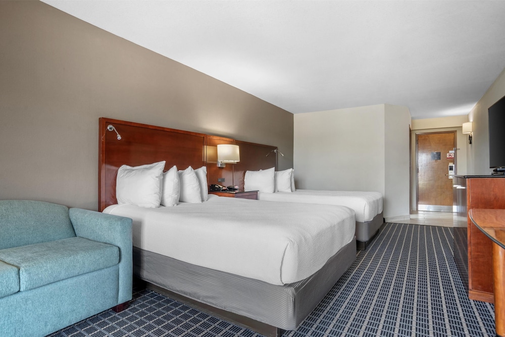 Standard Room, 2 Queen Beds, Non Smoking, Balcony (2nd Floor) photo 2