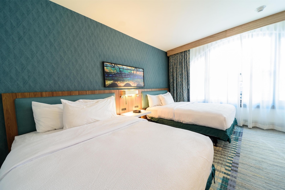 Room, 2 Queen Beds, Accessible (Mobility & Hearing, Roll-in Shower)