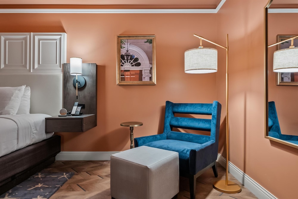 Suite, 1 King Bed, Non Smoking, Kitchenette (Walk-in Shower;with Sofabed) - Photo 4