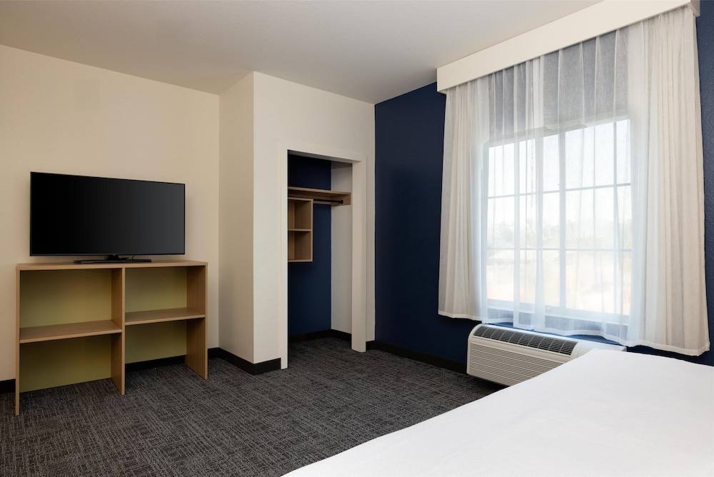 Suite, 1 King Bed - Photo 3