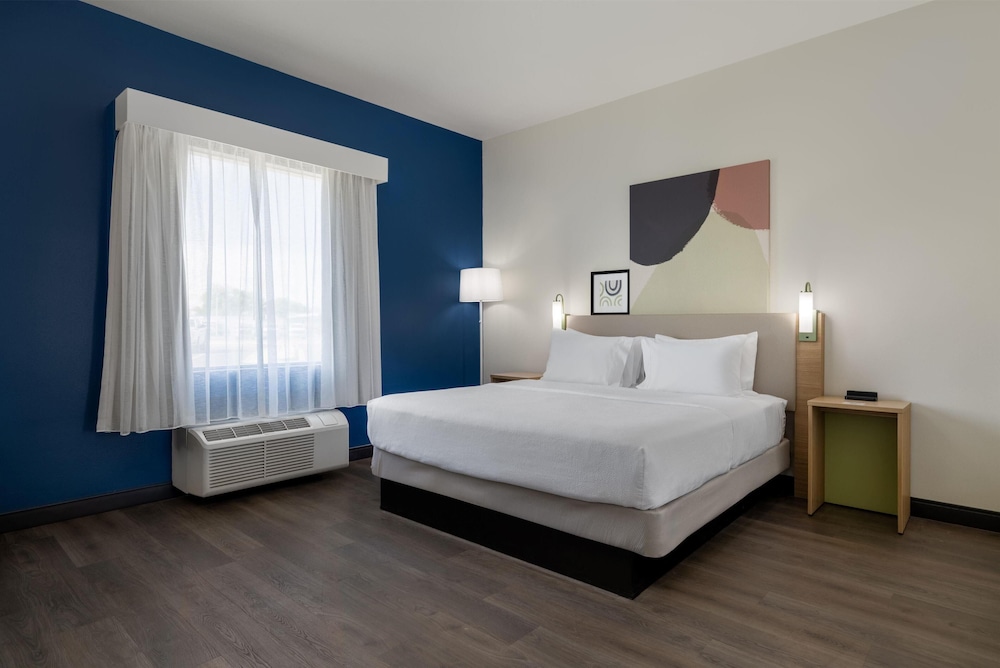 Room, 1 King Bed, Accessible (Mobility & Roll-in Shower)