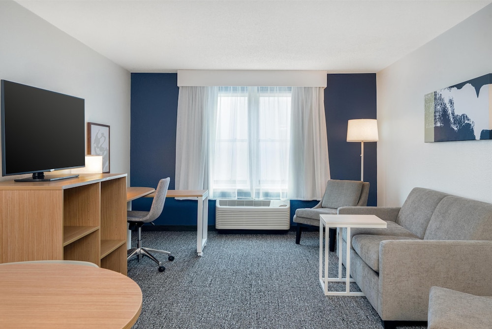 Suite, 1 King Bed, Accessible, Bathtub (Mobility & Hearing) photo 1
