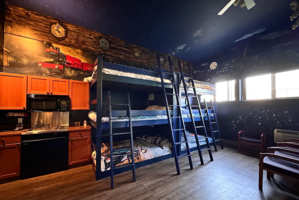 Themed Efficiency Suite, 1 Queen Bed, 6 Bunk Beds - Photo 1