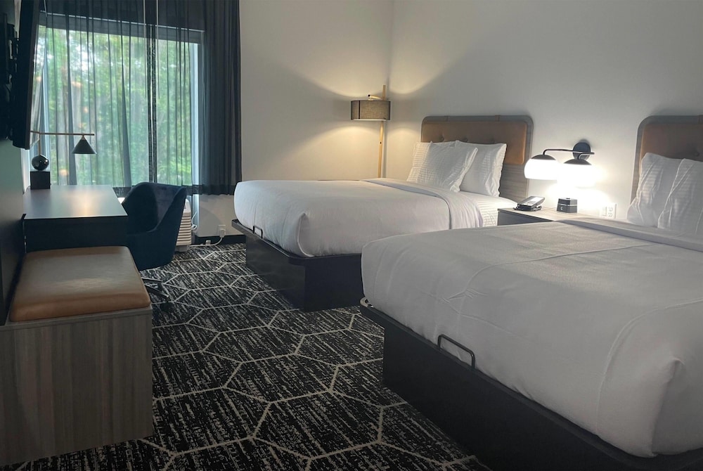Room, 2 Queen Beds, Accessible, Non Smoking (Mobility, Bathtub Grab Bars)