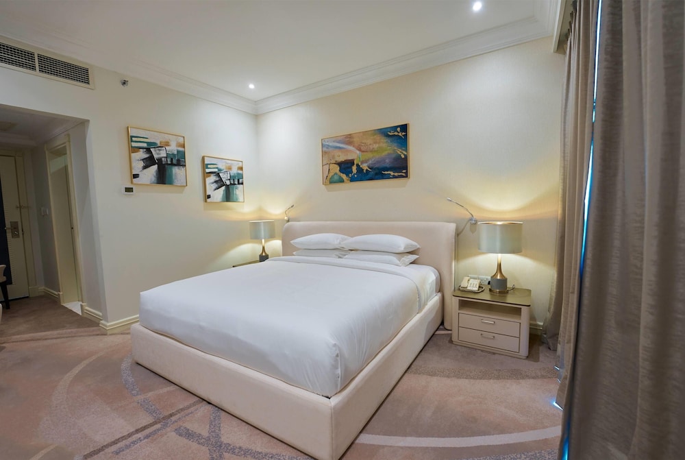 Premium Room, 1 King Bed - Photo 1