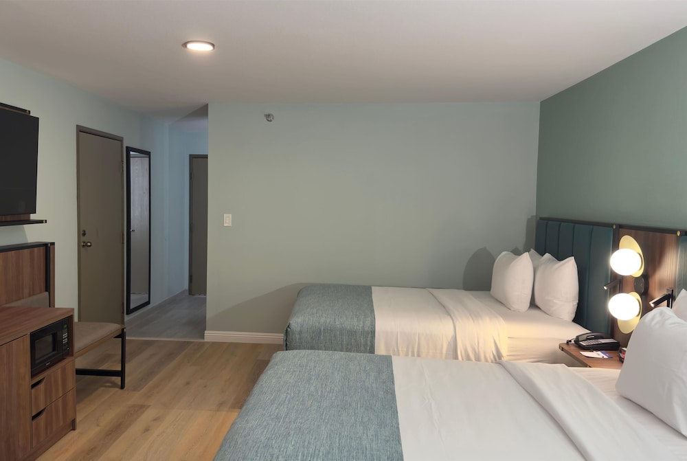 Deluxe Room, 2 Queen Beds, Non Smoking - Photo 5