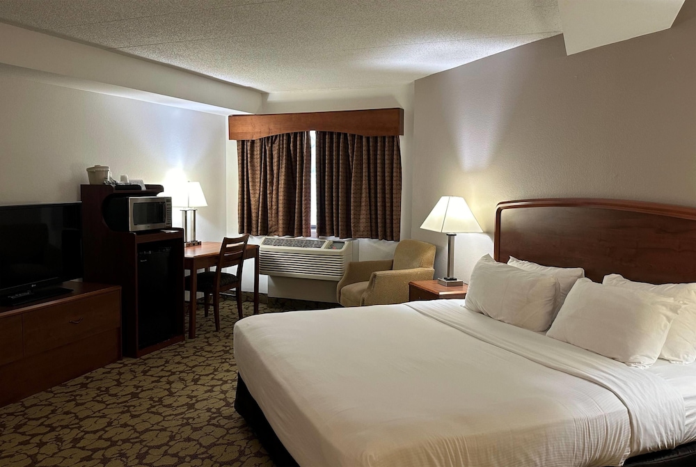Room, 1 King Bed, Accessible, Non Smoking - Photo 3