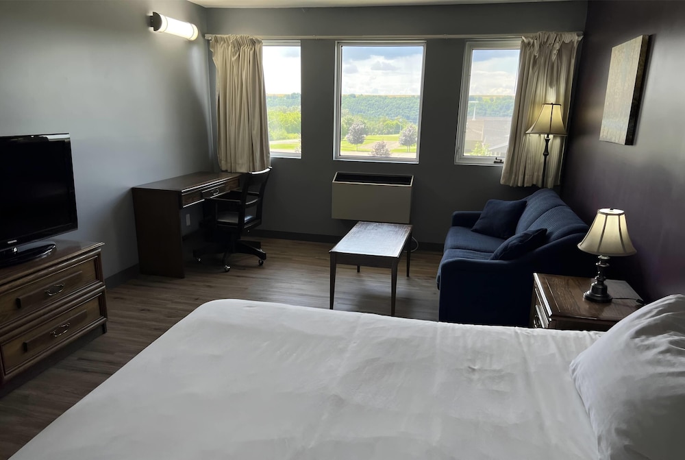 Deluxe Room, 1 King Bed with Sofa bed, Non Smoking - Photo 1