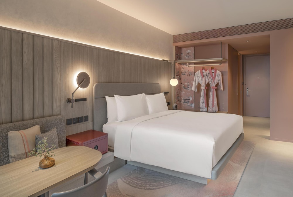 Classic Room, 1 King Bed photo 1