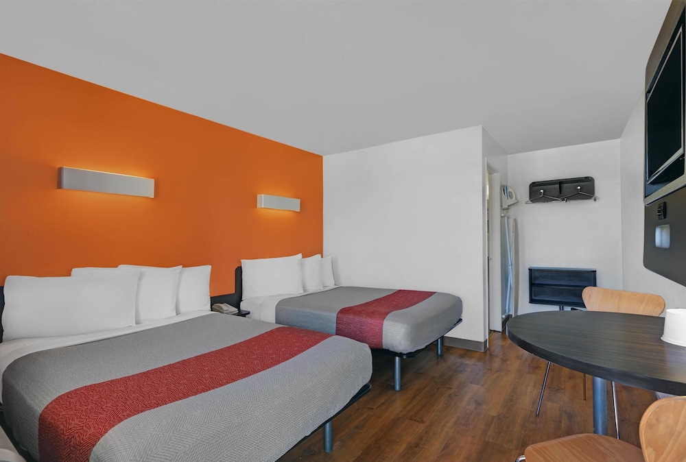 Deluxe Room, 2 Double Beds, Non Smoking, Refrigerator & Microwave