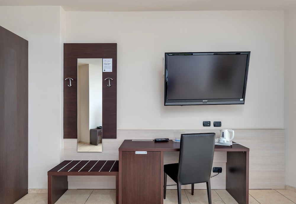 Junior Studio Suite, Non Smoking - Photo 4