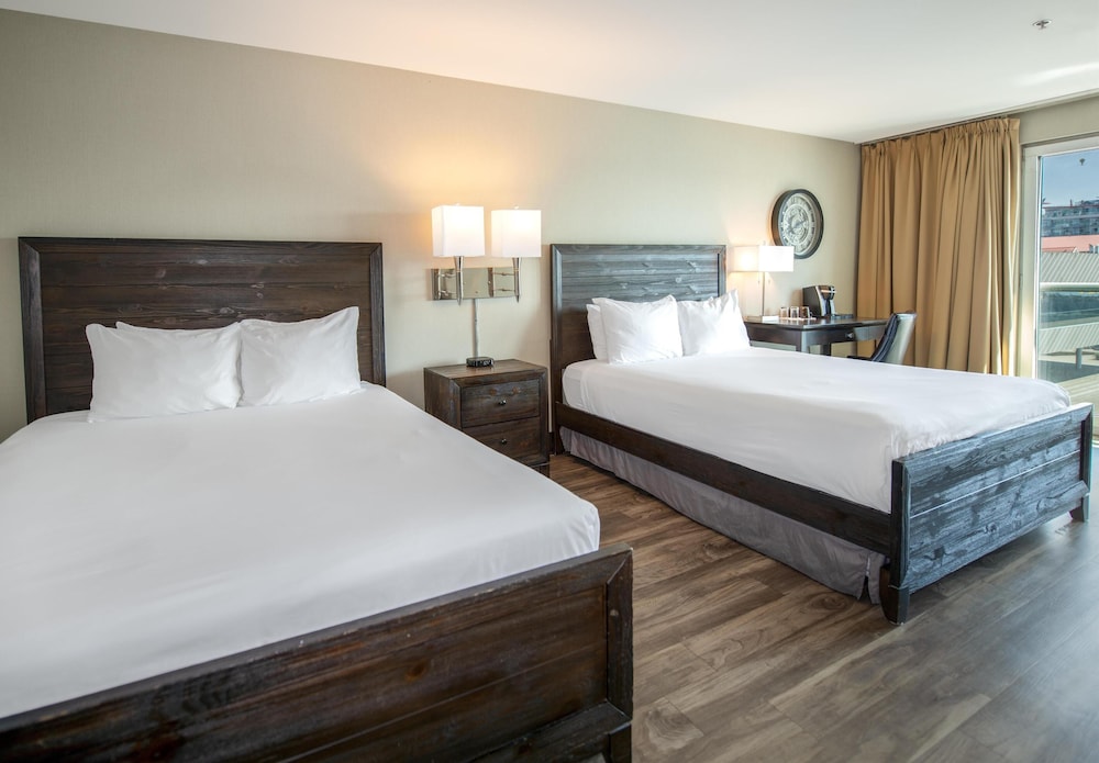 Room, 2 Queen Beds photo 3