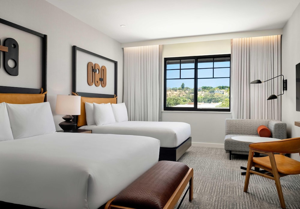 Suite, 2 Queen Beds, Accessible, Bathtub (Mobility & Hearing)
