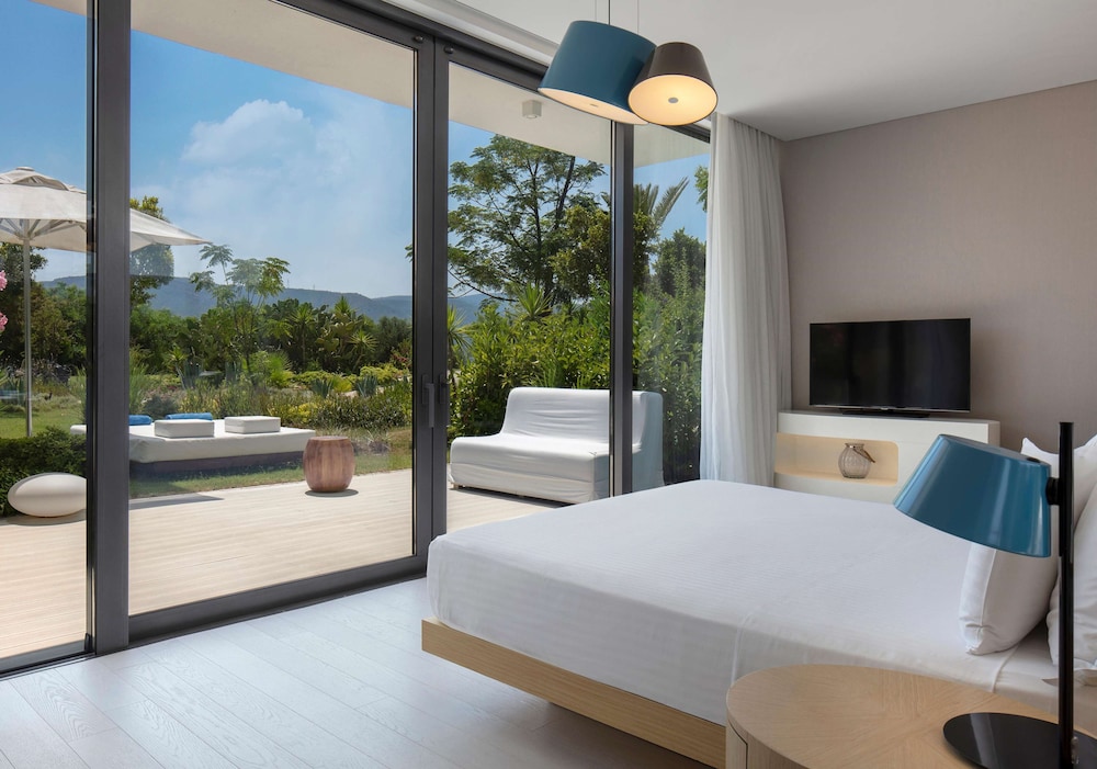 Family Suite with Private Pool and Garden View