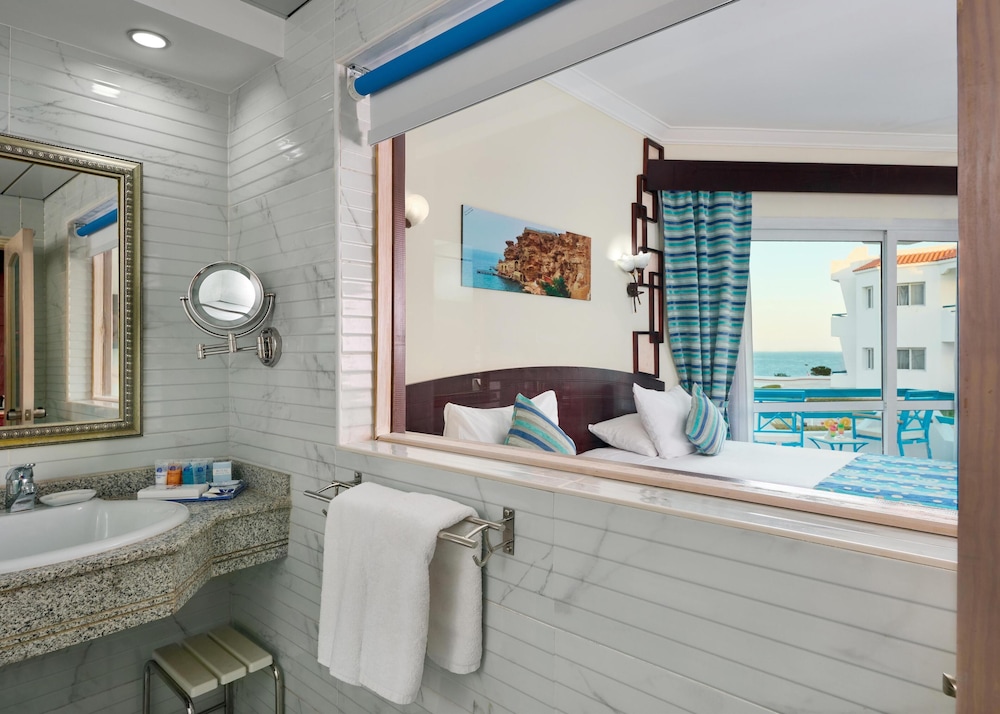 Superior Pool View Room photo 1