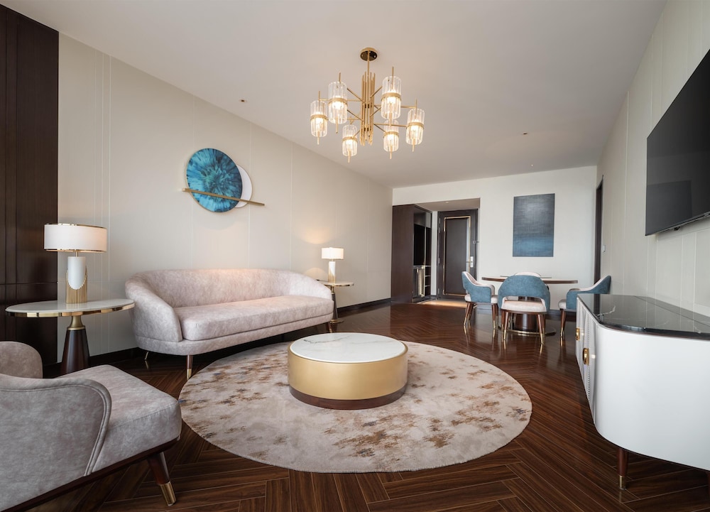 Suite, 1 Bedroom, Bay View - Photo 3