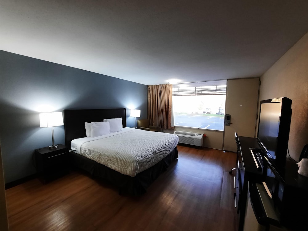 Room, 1 King Bed, Accessible, Non Smoking - Photo 1