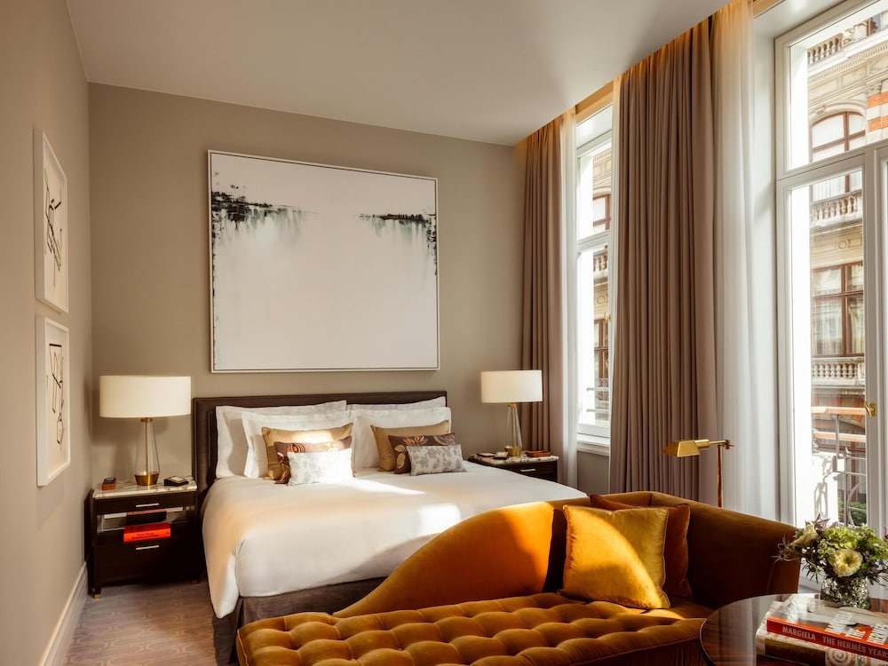 Grand Room (Deluxe)