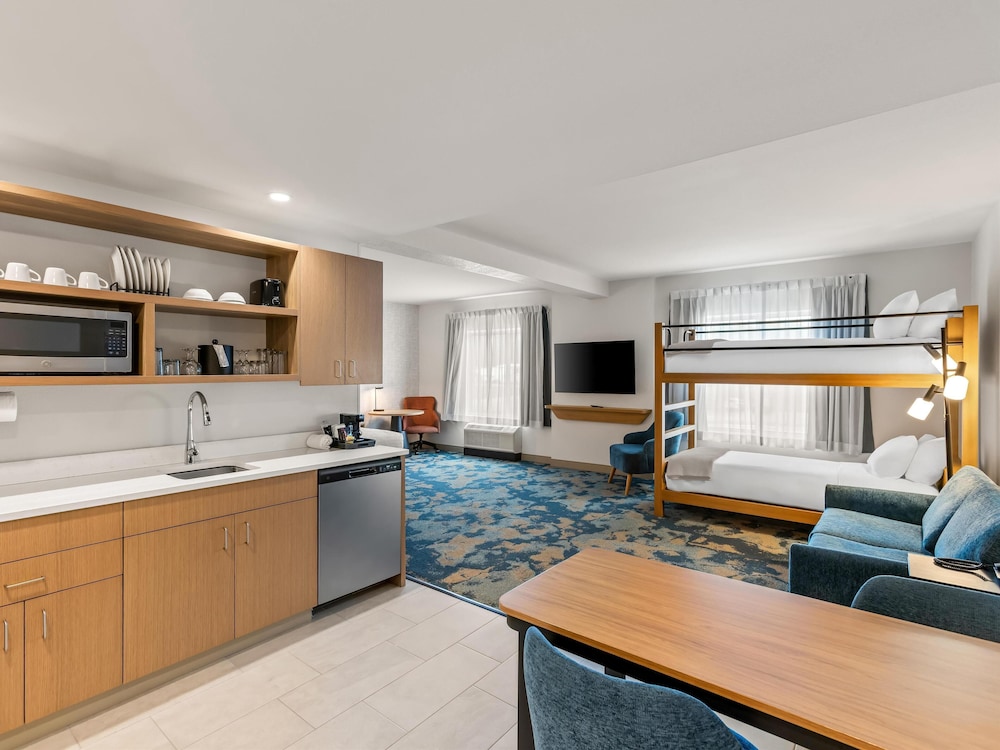 Studio, Multiple Beds, Kitchen