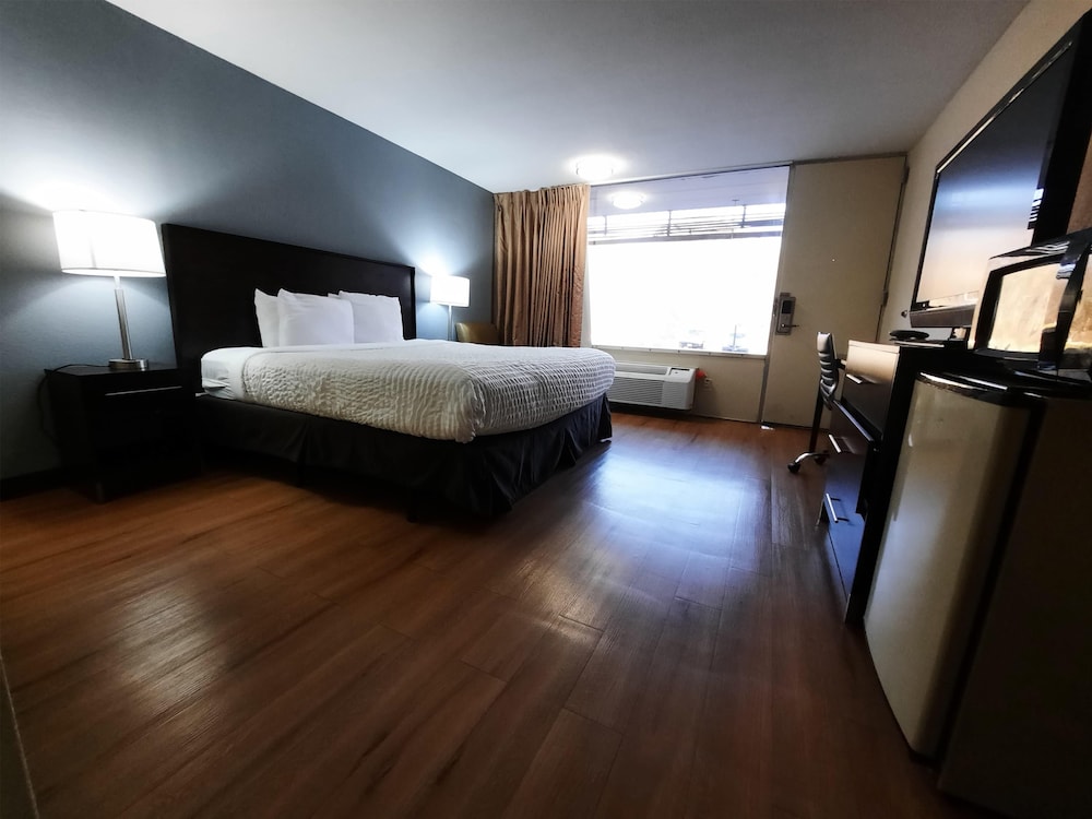 Room, 1 King Bed, Non Smoking - Photo 1