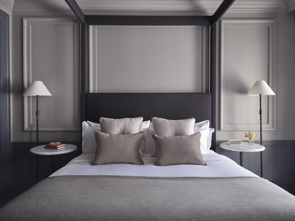 Junior Suite, 1 King Bed - Photo 1