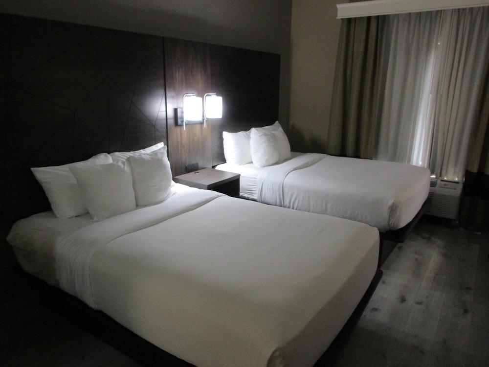 Suite, 2 Double Beds, Non Smoking photo 1