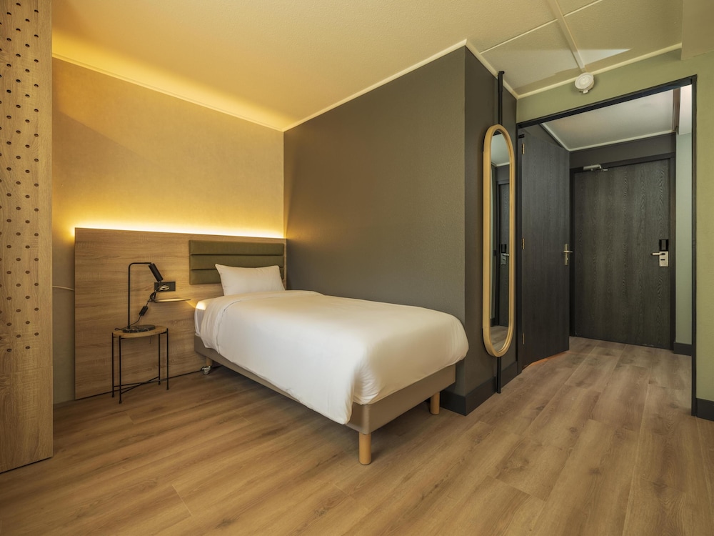 Standard Room, Multiple Beds - Photo 2