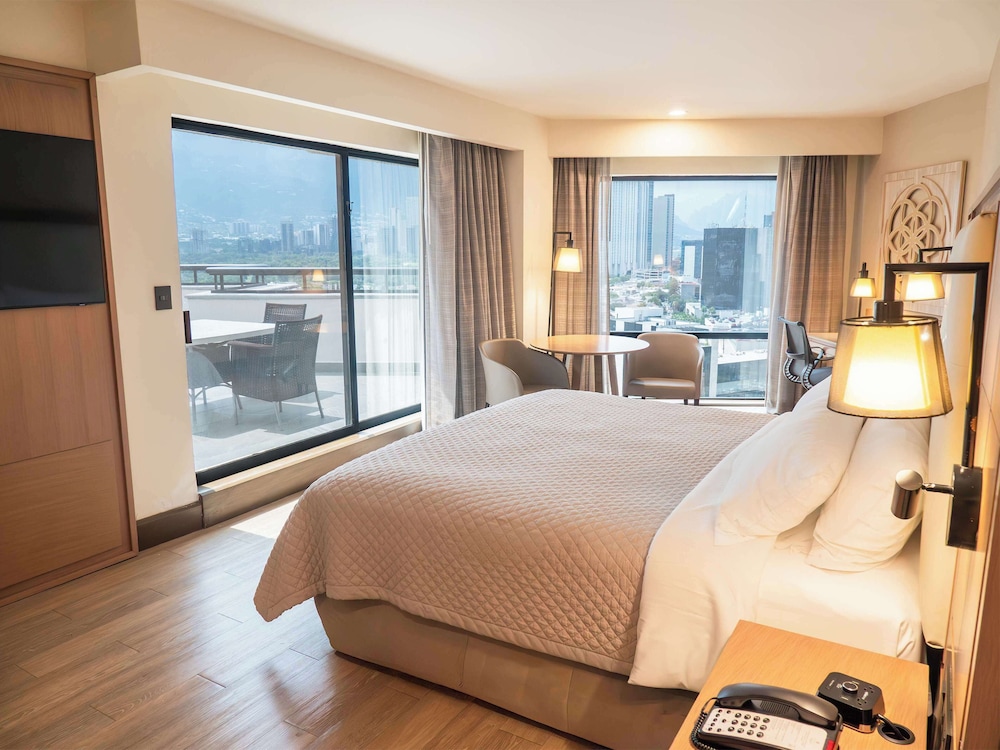 Superior Room, 1 King Bed, Accessible - Photo 12
