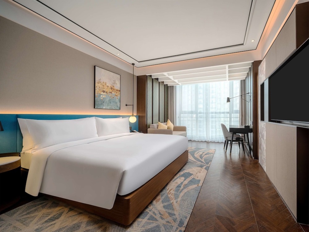 Deluxe Room, 1 King Bed with Sofa bed