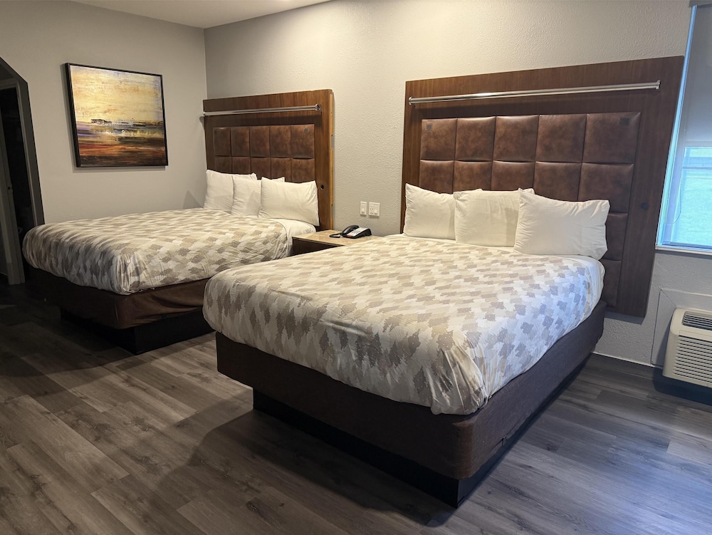 Room, 2 Queen Beds, Accessible, Non Smoking - Photo 4