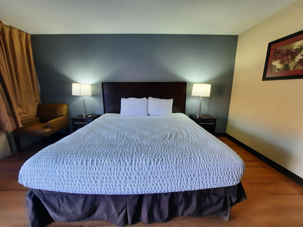 Room, 1 King Bed, Non Smoking - Photo 2