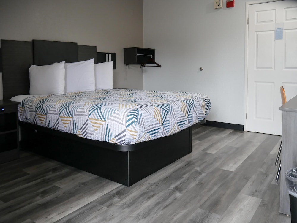 Standard Room, 1 Queen Bed, Non Smoking