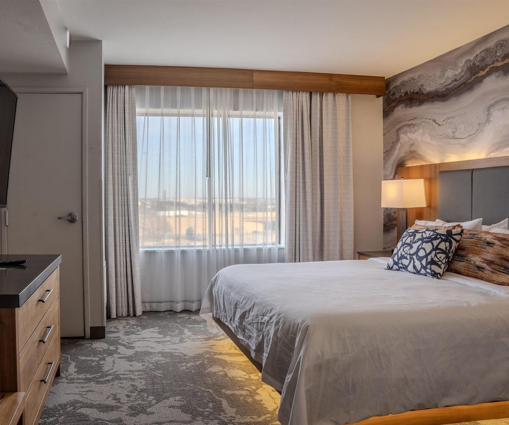 Junior Suite, 1 King Bed - Photo 1
