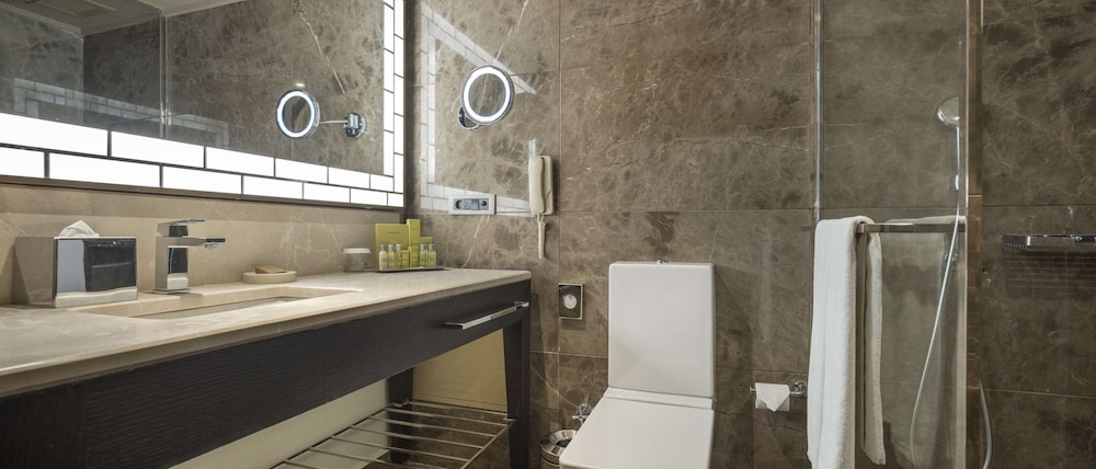 Business Suite, Club Lounge Access (CAPITAL) thumbnail 6