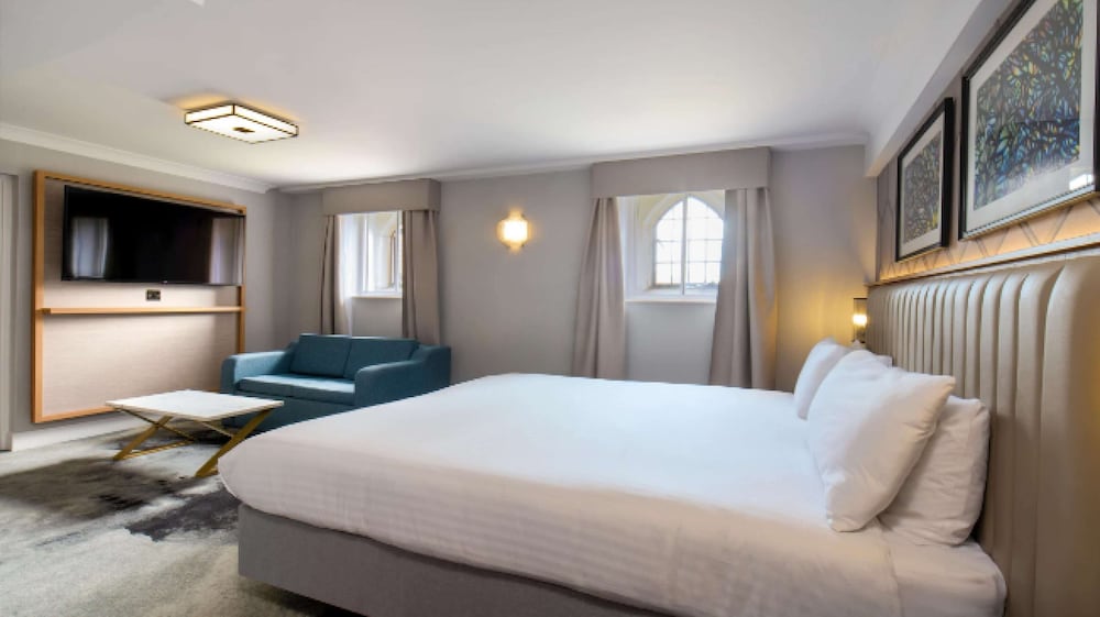 Superior Room, 1 King Bed, Non Smoking (Converts to 2 Twin Beds) - Photo 1