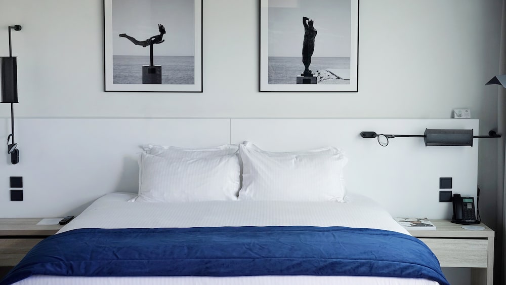 Standard Room, 1 King Bed, City View (Mountain View) - Photo 9