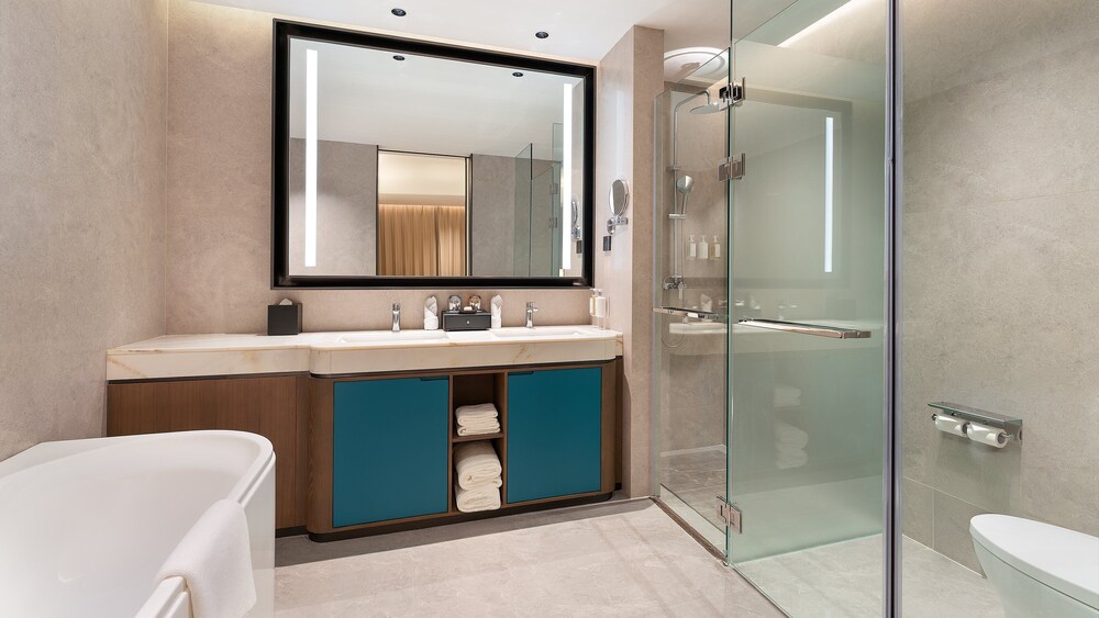 Suite, 1 King Bed photo 1