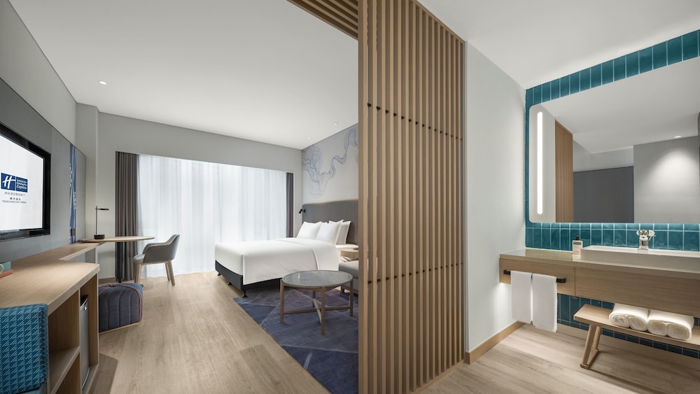 Standard Room, 1 King Bed - Photo 4