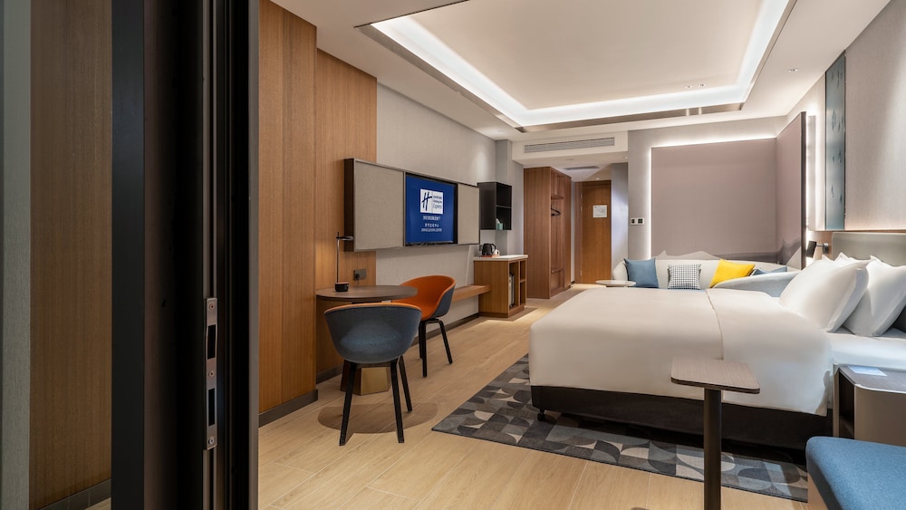 Standard Room, 1 King Bed, Lake View - Photo 2