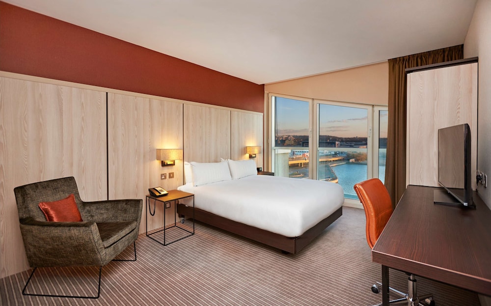 Deluxe Room, 1 Queen Bed (Water View)