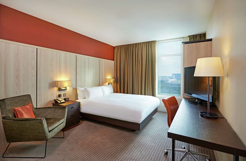Deluxe Room, 1 Queen Bed, Balcony