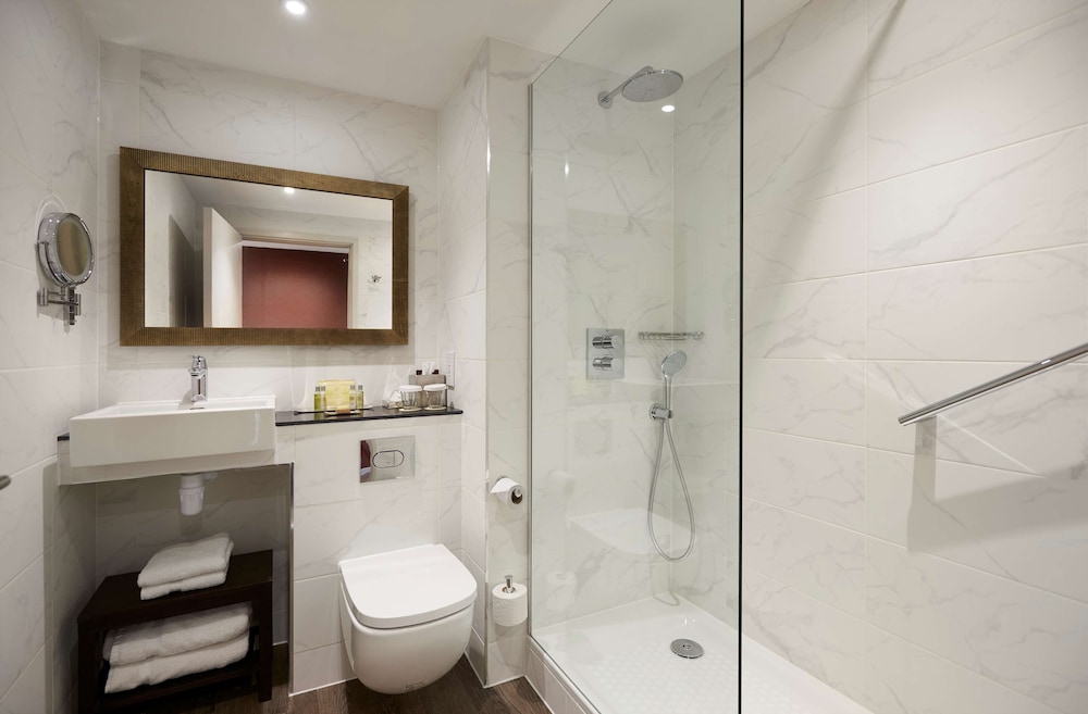 Suite, 1 Queen Bed, City View